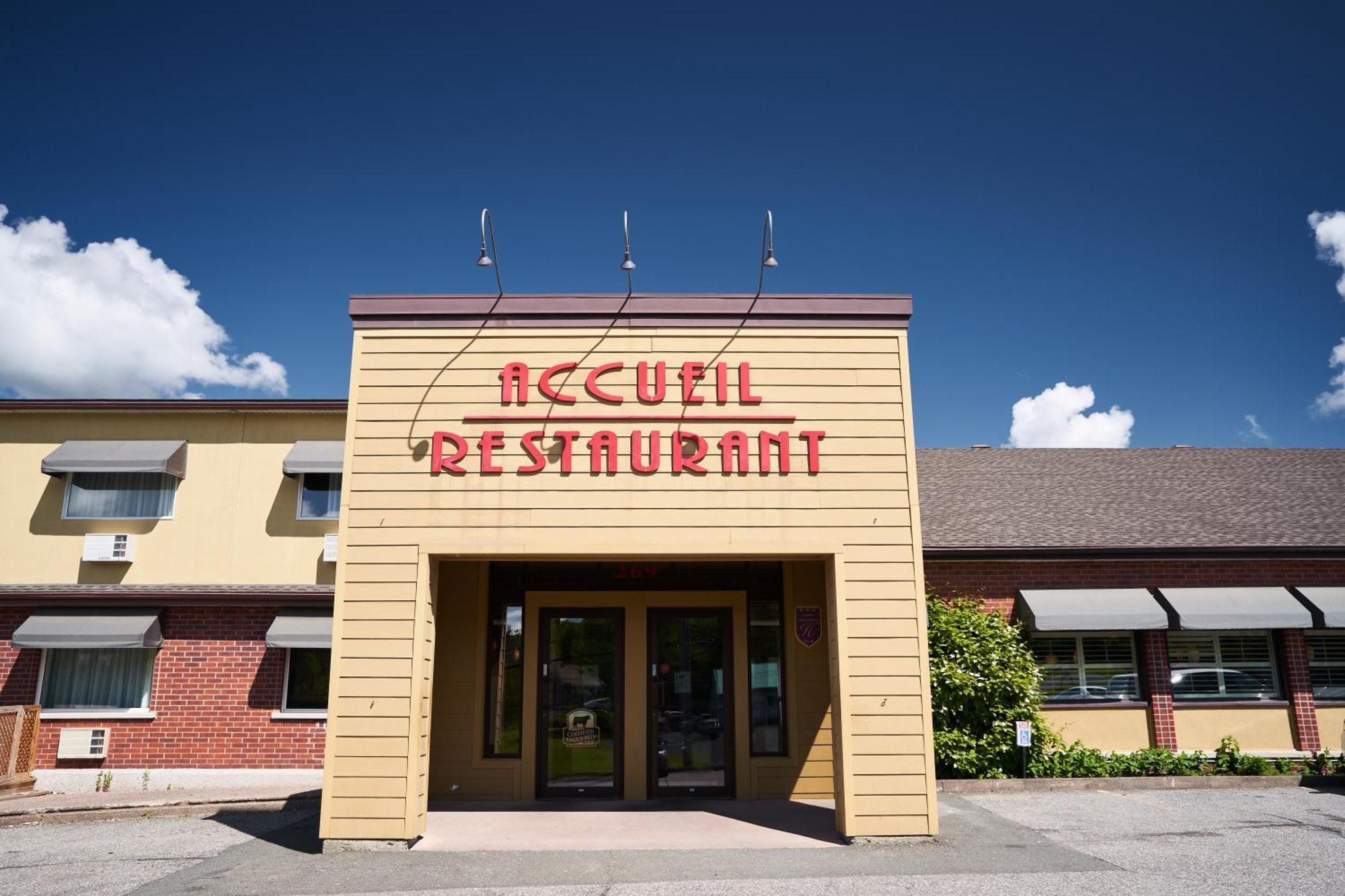 Hotel-Resto-Bar Le Journel Saint-Joseph-de-Beauce Ngoại thất bức ảnh